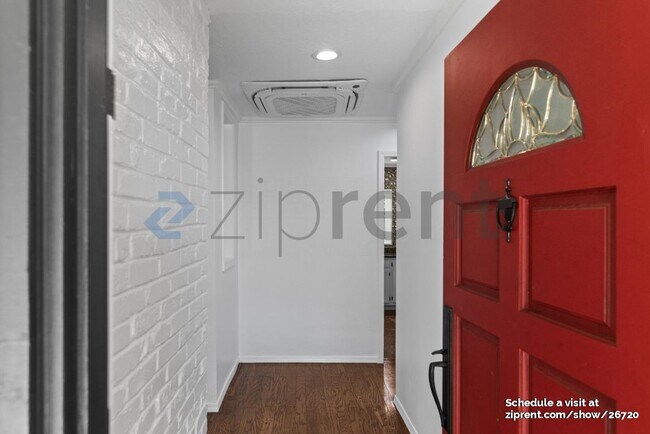 Building Photo - Unit