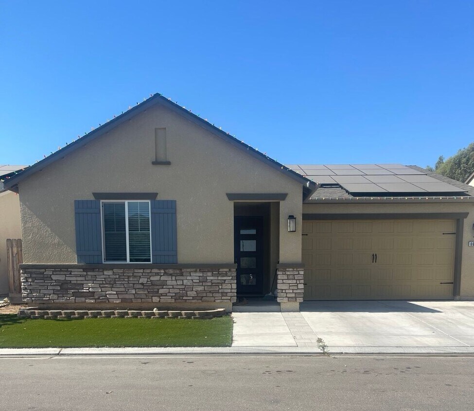 Foto principal - Beautiful 4 Bedroom / 2 bathroom for rent ...