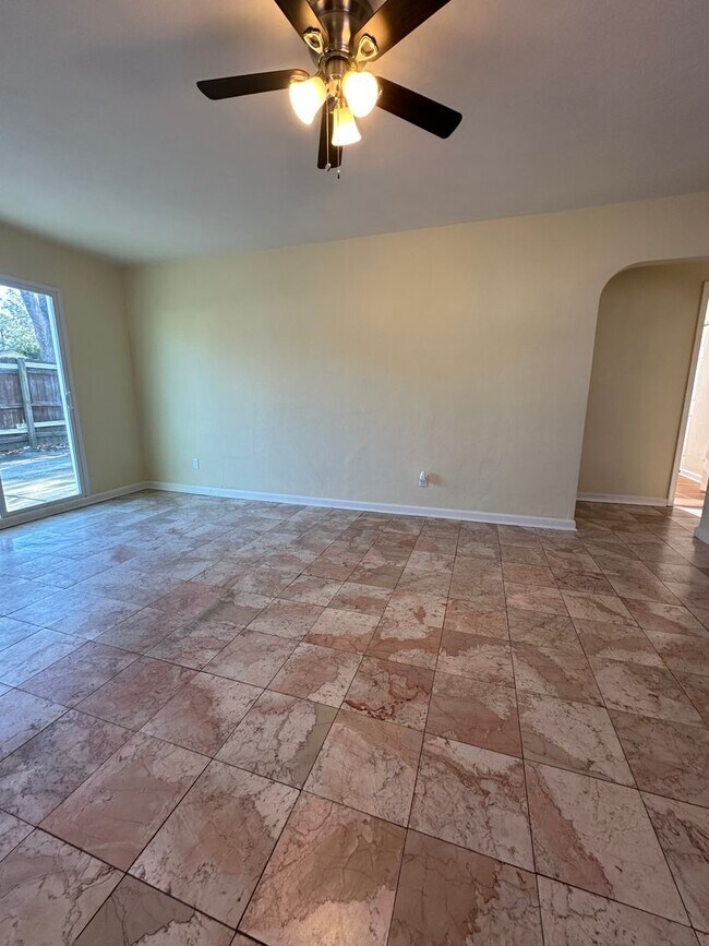 Foto del edificio - Malibu-4 Bedroom 2 Bath Single Family home