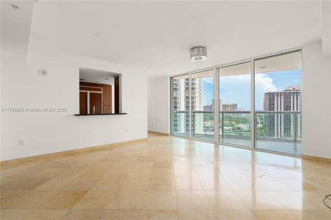 Foto del edificio - 19400 Turnberry Way