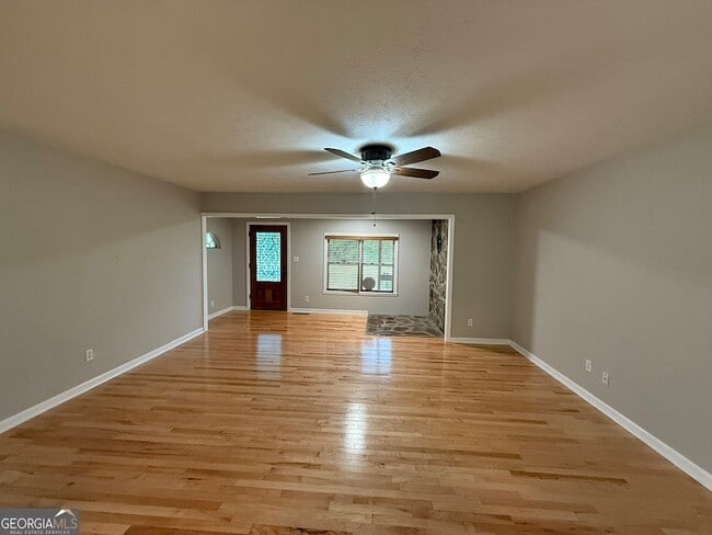Building Photo - 1565 Corinth Rd