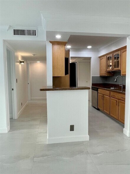 Building Photo - 1515 E Broward Blvd