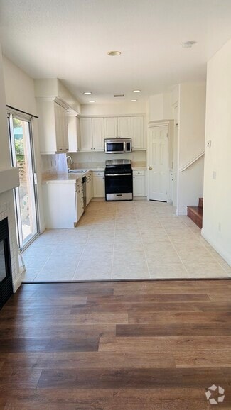 Building Photo - 42 Skyflower Ln