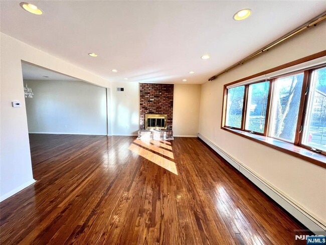 Building Photo - 517 Fordham Pl