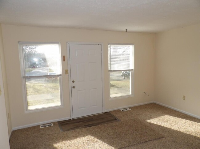 Building Photo - 170 Briarwood Dr