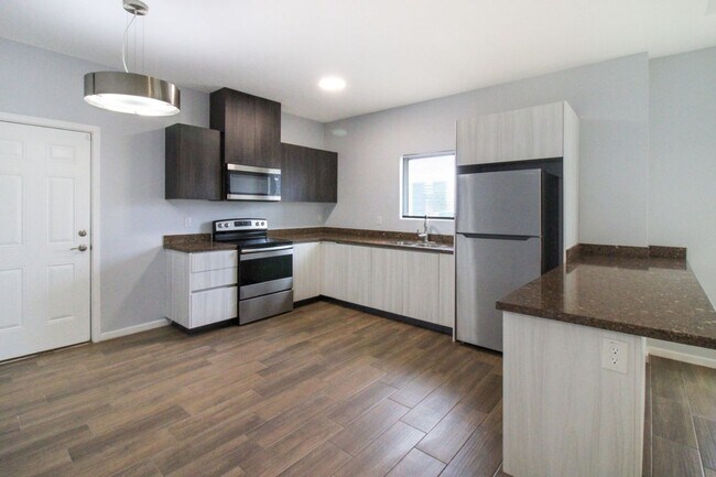 Building Photo - 3601 Fuerte Ave