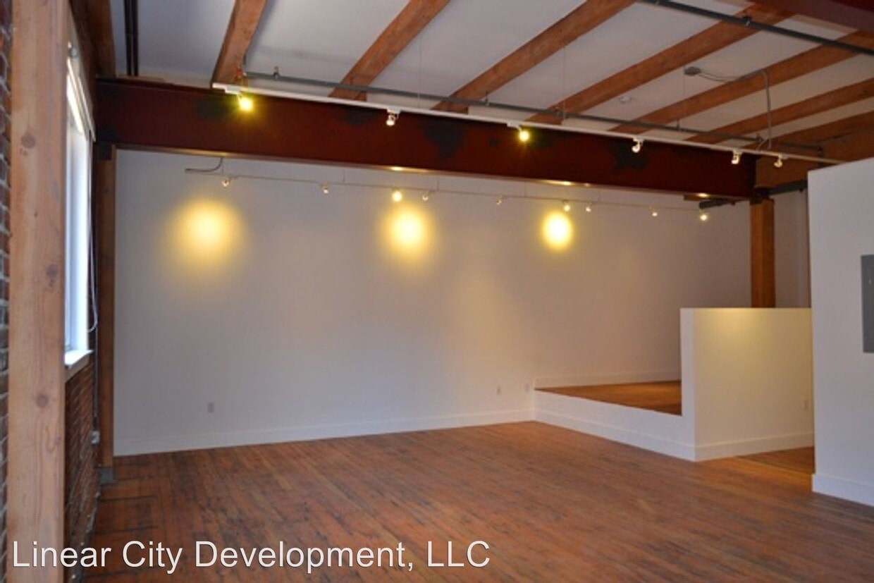 Primary Photo - 2121 E 7th Pl