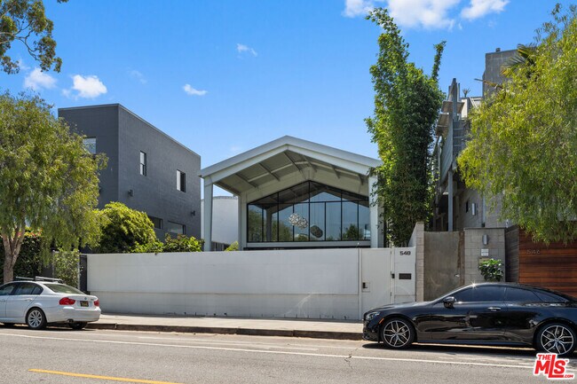 Foto del edificio - 548 Rose Ave