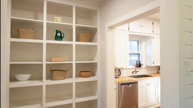 Foto del edificio - 3 Bed | 1 Bath Near Downtown Tulsa!