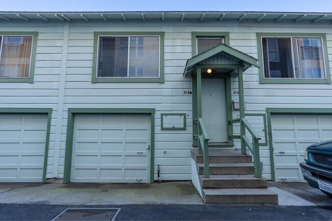Building Photo - 314A Tamarack Ln