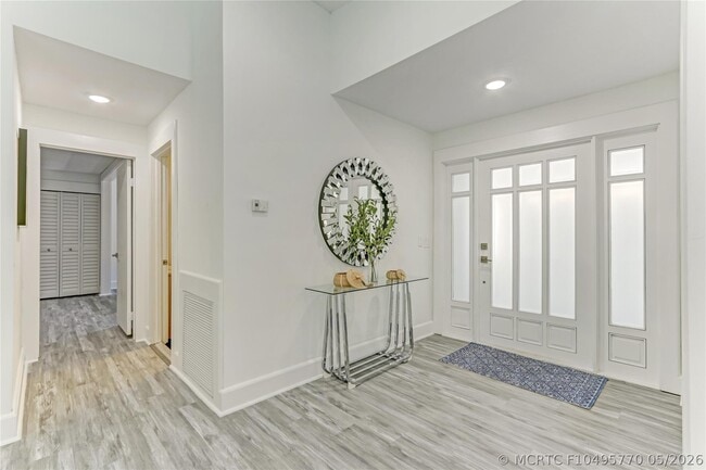 Building Photo - 16643 Redwood Way