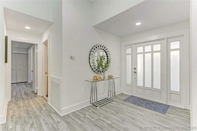 Foto del edificio - 16643 Redwood Way