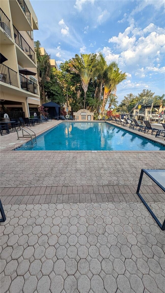 Foto del edificio - 2600 NE 135th St