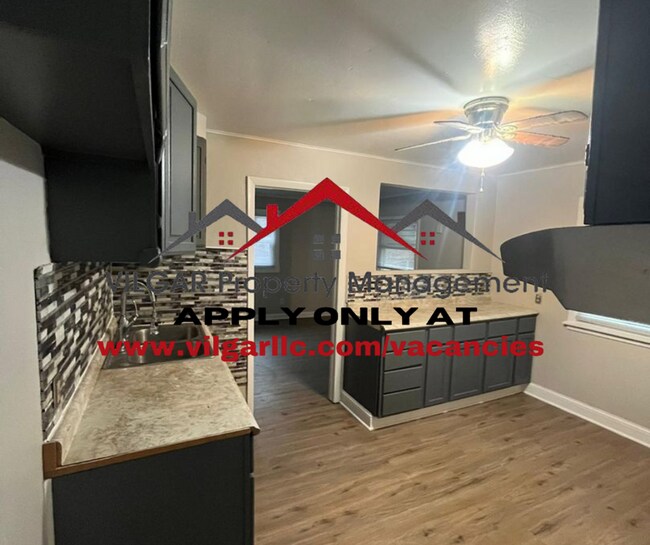 Building Photo - 3 spacious bedrooms, 1 bath home in Gary, IN