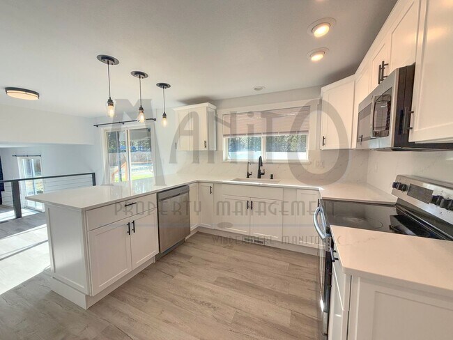 Building Photo - Spacious Nine Mile Home On Acreage