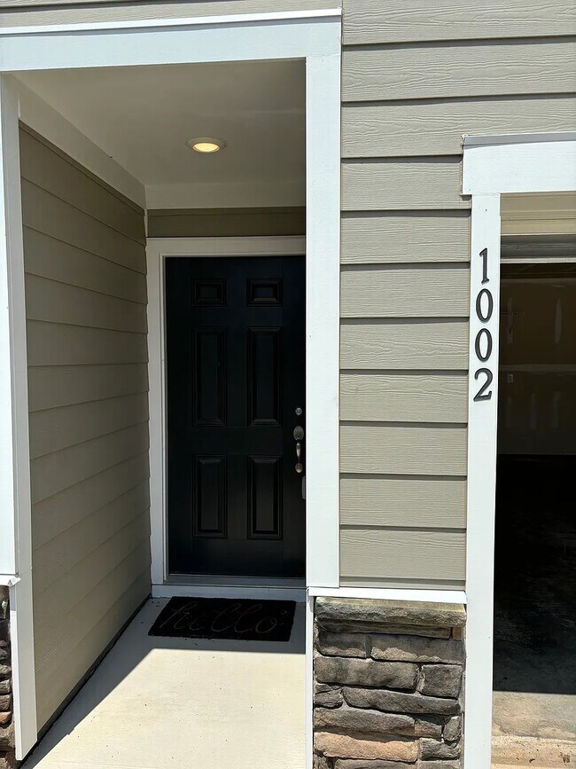 Building Photo - 1002 Kaya Ct