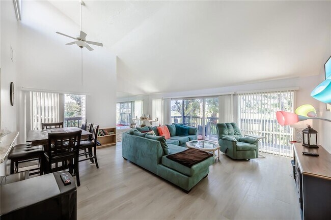 Foto del edificio - 722 White Pine Tree Rd