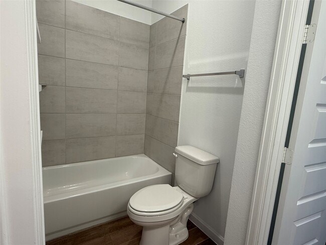 Foto del edificio - 4942 Hitchings Ct
