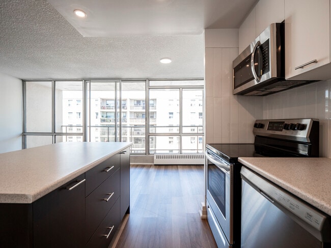 Building Photo - 378 Vine