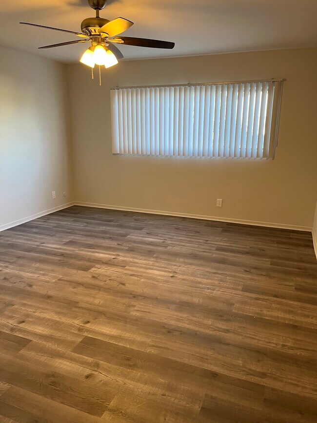 Foto del edificio - 16015 Vanowen St