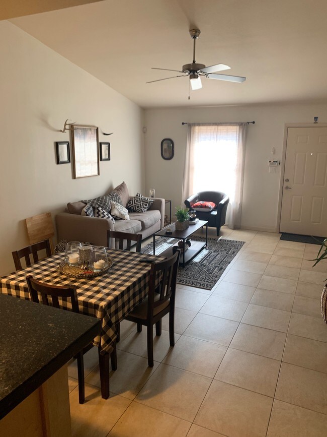 Foto del edificio - 1916 Lacywood