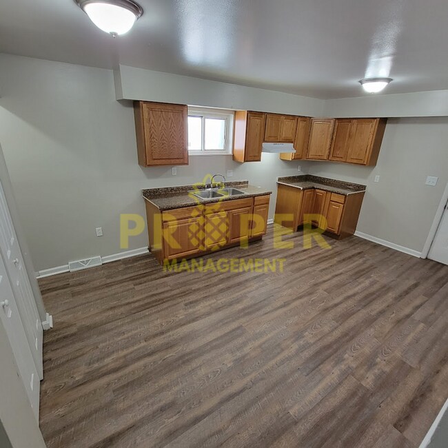 Building Photo - 3 bedrooms 1 bathroom house