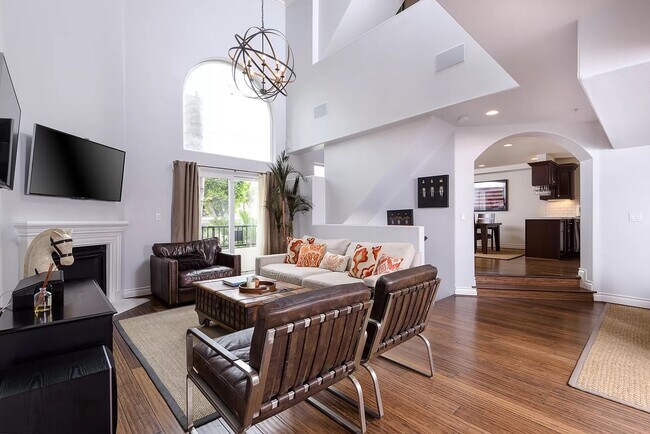 Foto del edificio - 1717 S Barrington Ave