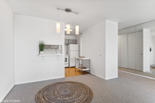 Photo - 2400 N Lakeview Ave Apartment