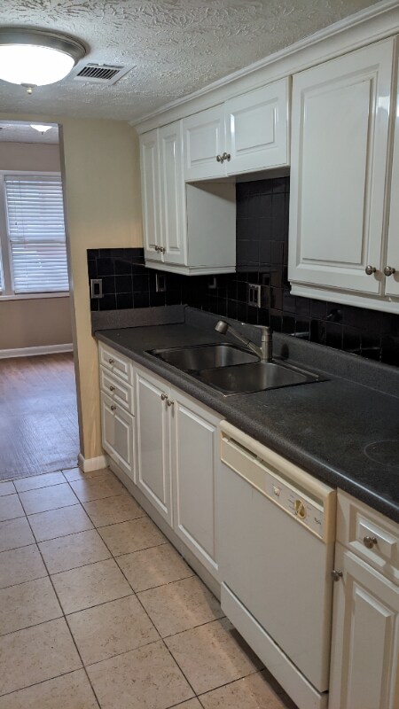 Foto del edificio - 6415 Meadow Rue Dr