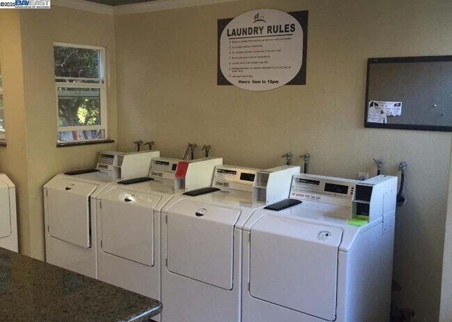 Foto del edificio - 37315 Sequoia Rd
