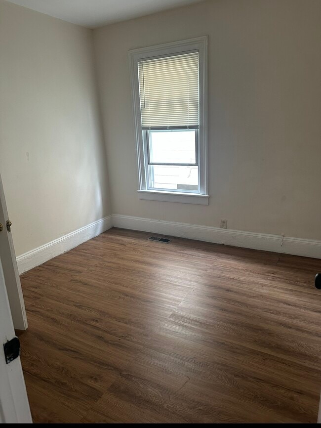 Building Photo - 159 Black Rock Ave