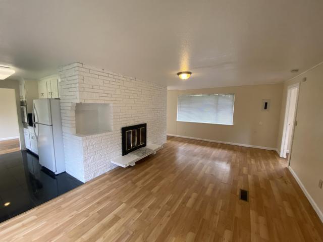 Building Photo - 2 bedroom in Bellevue WA 98006