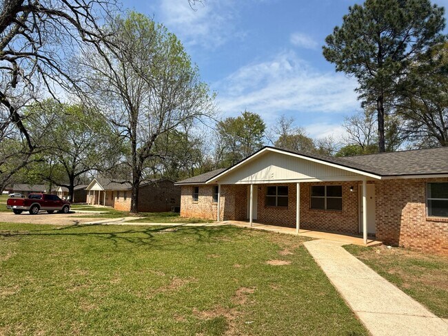 Building Photo - 348 Schley Dr