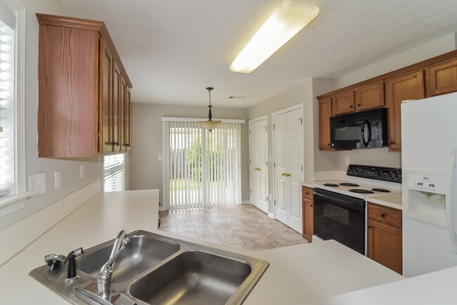 Building Photo - 4669 Young Pointe Manor