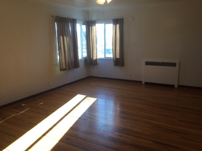 Living room - 238 W Court St