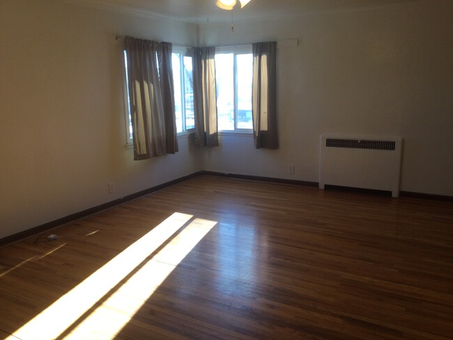 Living room - 238 W Court St