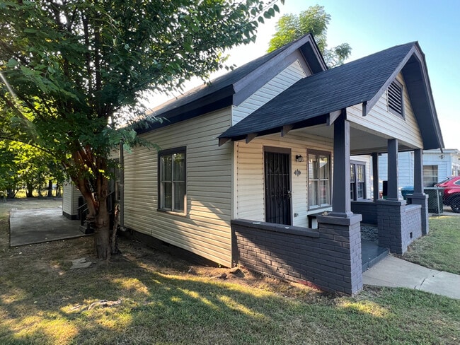 Building Photo - 1106 S Ringo St