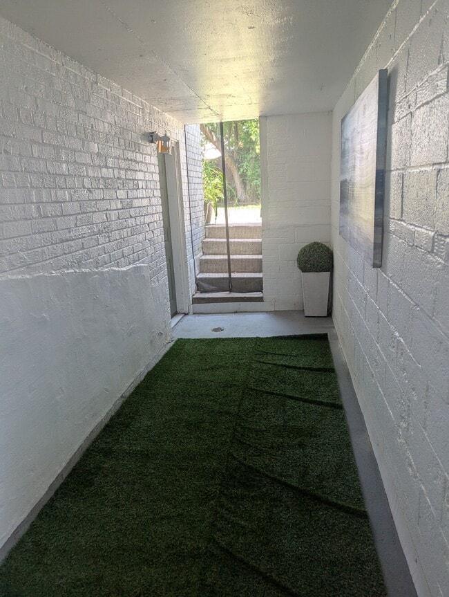 Front Entry - 6504 Hansford St