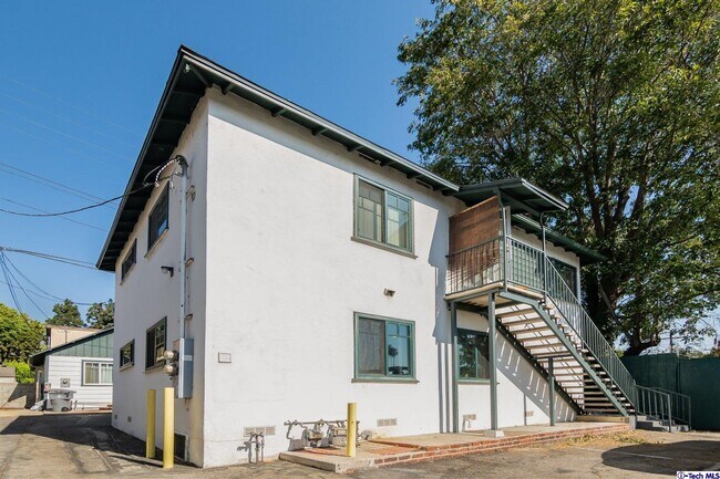 Building Photo - 1415 5th St