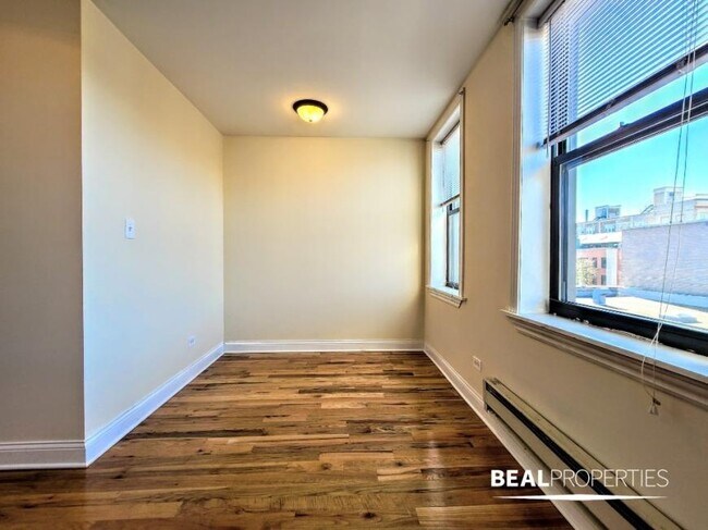 Foto del edificio - 0 bedroom in CHICAGO IL 60614
