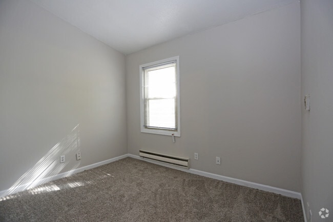2BR, 1BA - 700 SF - Bedroom - Prairie Hills
