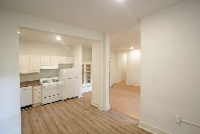 Building Photo - 423 Biddle Ave