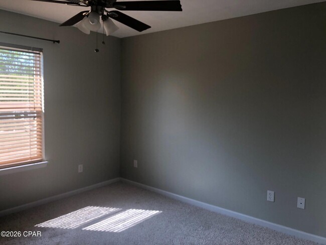 Building Photo - 914 Amber Way