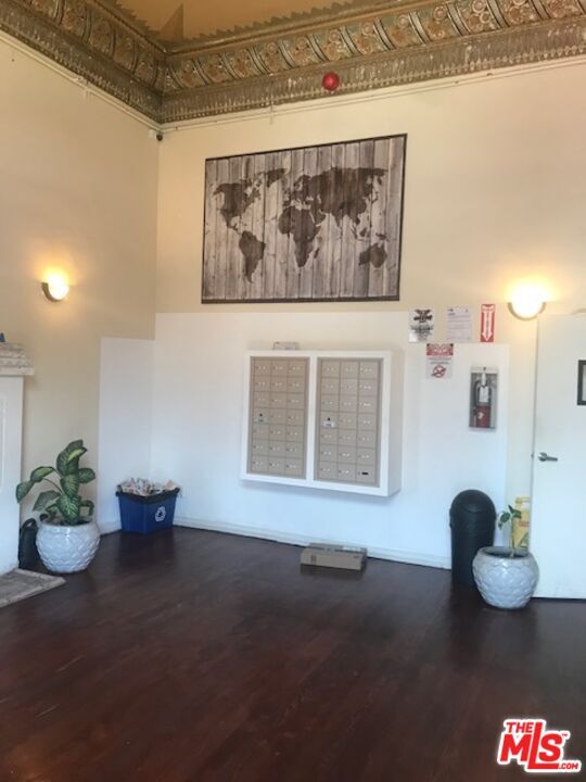 Foto del edificio - 814 S Hobart Blvd