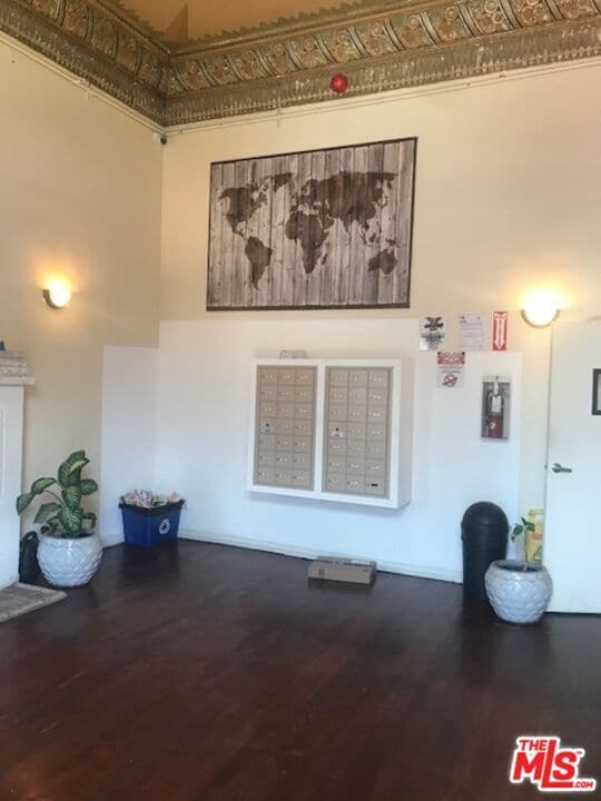 Building Photo - 814 S Hobart Blvd
