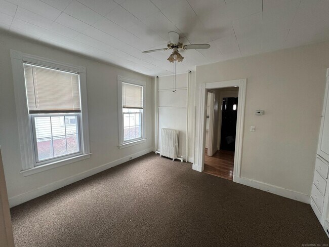 Building Photo - 522 Winthrop Ave