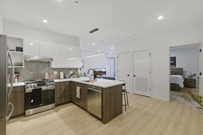Foto del edificio - 948 W Sunnyside Ave