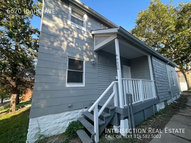 Building Photo - Updated 3bed/1bath Near Carondelet Park