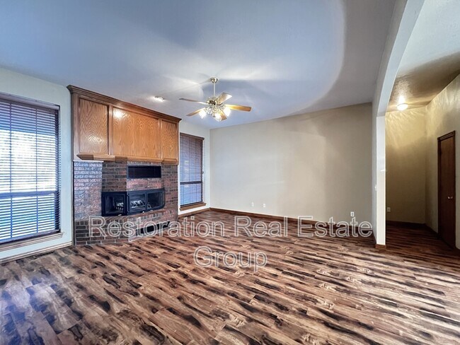 Building Photo - 113 S Mustang Rd