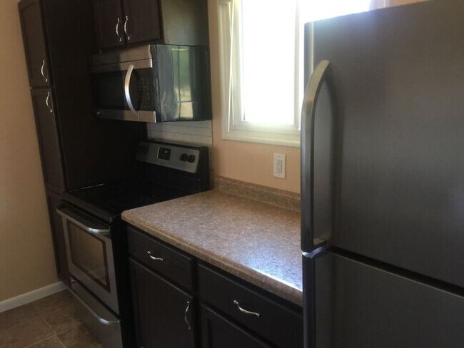 Foto del edificio - $1475 Charming, remodeled 3-Bed/1-Bath 952...